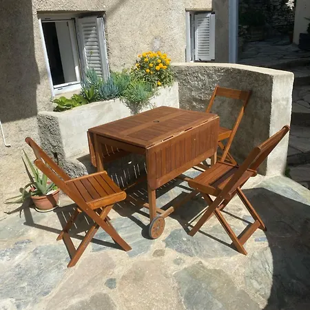 A Macina Apartment Brando